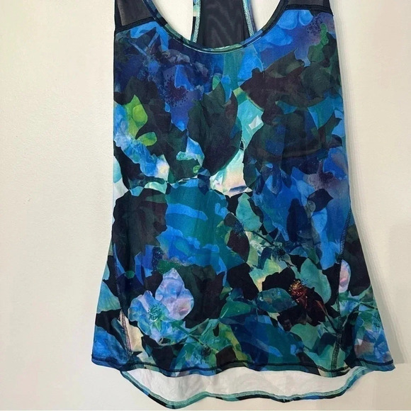 Athleta Blue Abstract Floral Racerback Sleeveless Scoop Neck Tank Size XS - Picture 3 of 9